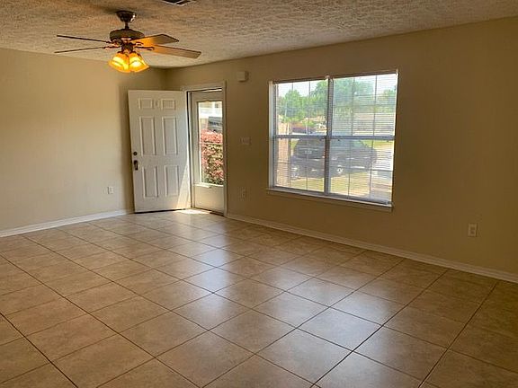 5th image of 41 Chatelaine Cir SE