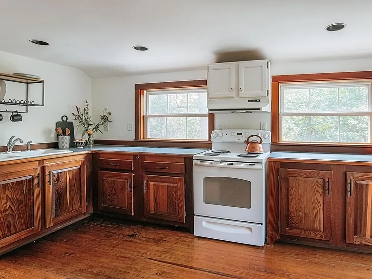 860 Elizabeth Ln — Photo 10
