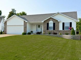 708 Pecan Hill Dr, Saint Charles, MO