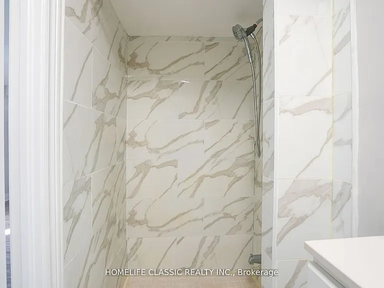 100 Chaucer Cres — Photo 20