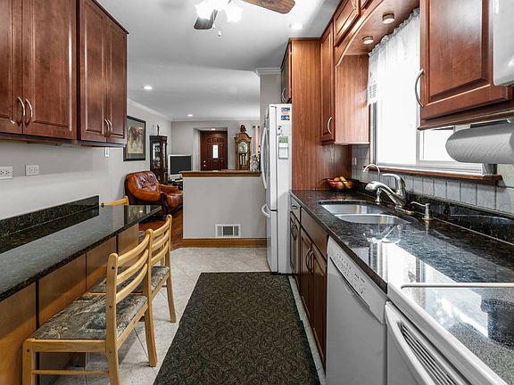 4th image of 3730 N Odell Ave