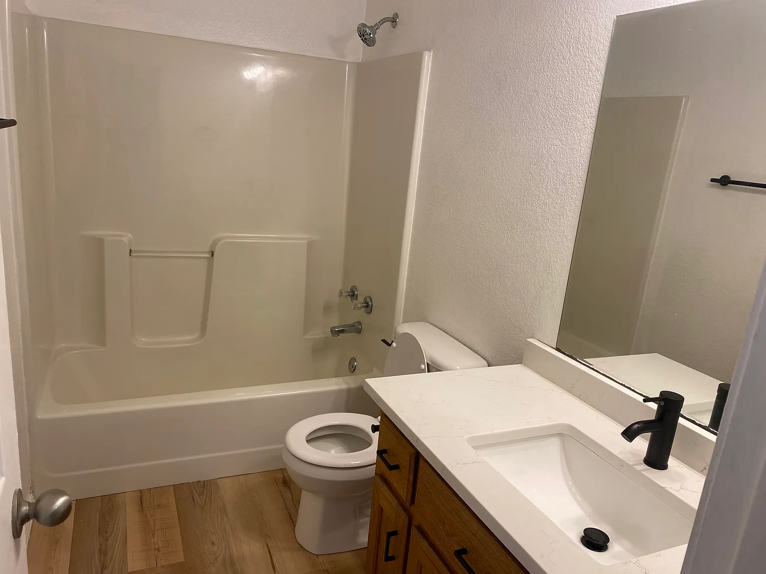 2 bed, 1500 sqft, $1,300 — Photo 4