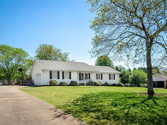 2nd image of 320 Knollwood Dr