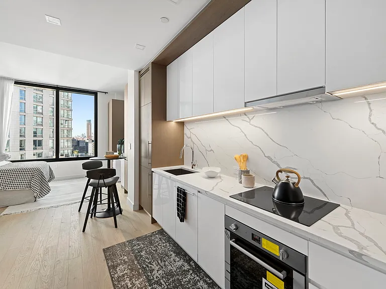 45-30 Pearson St #12E — Photo 3