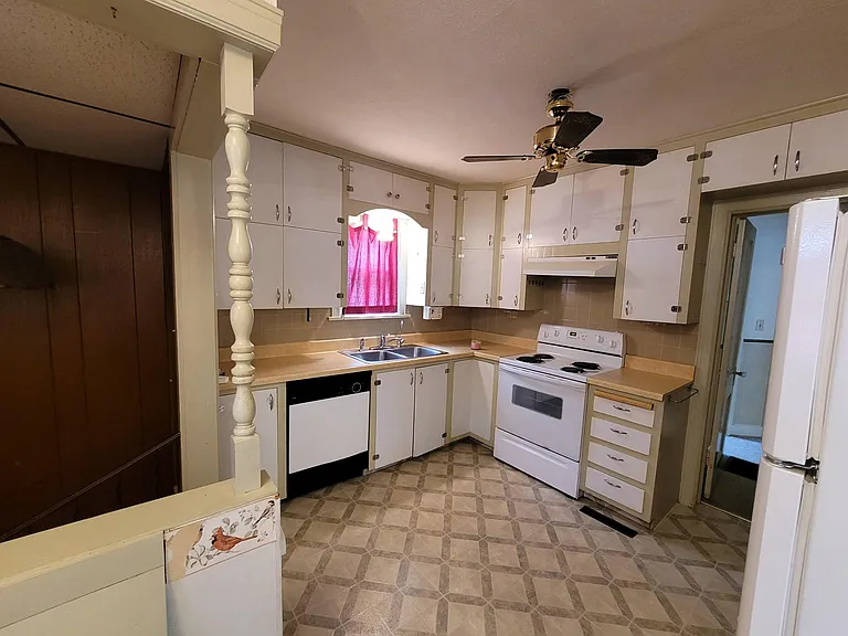 1527 N Woodland Ave — Photo 6