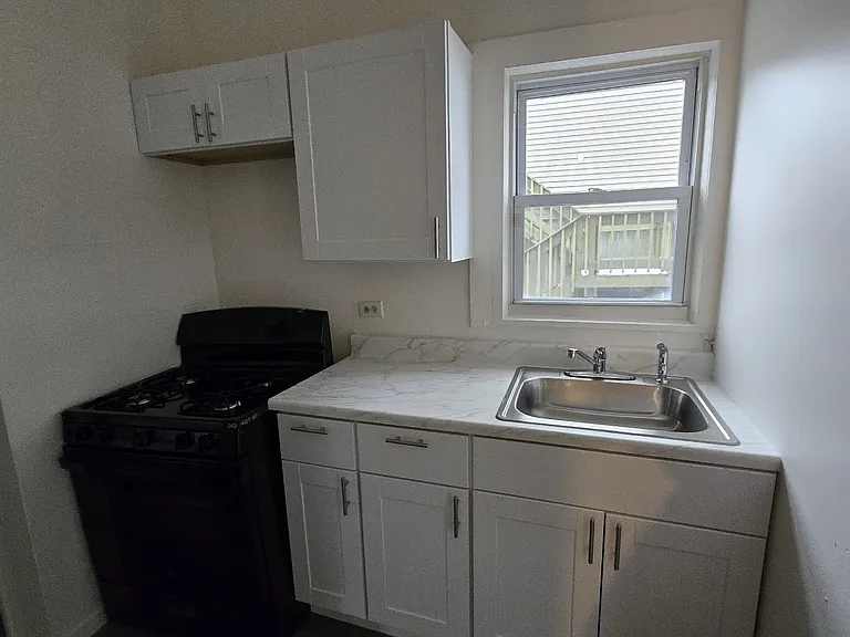 96 S Montgomery St — Photo 12