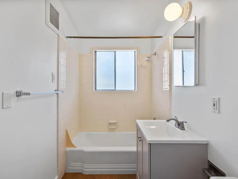460-492 N Broadway St #472 — Photo 19