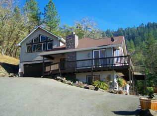 1745 NE Sunset Ln, Grants Pass, OR 97526
