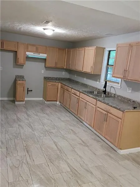 3 bed, $1,850 — Photo 2