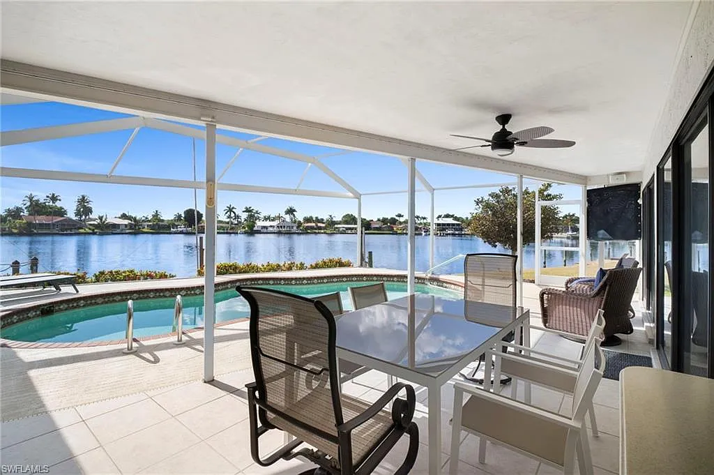 3 bed, 2.0 bath, 1579 sqft, $5,400 — Photo 3