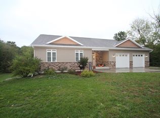 E9910 Block Rd, Prairie Du Sac, WI 53578