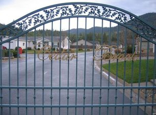 337 Cedar Ridge Dr, Cave Junction, OR 97523