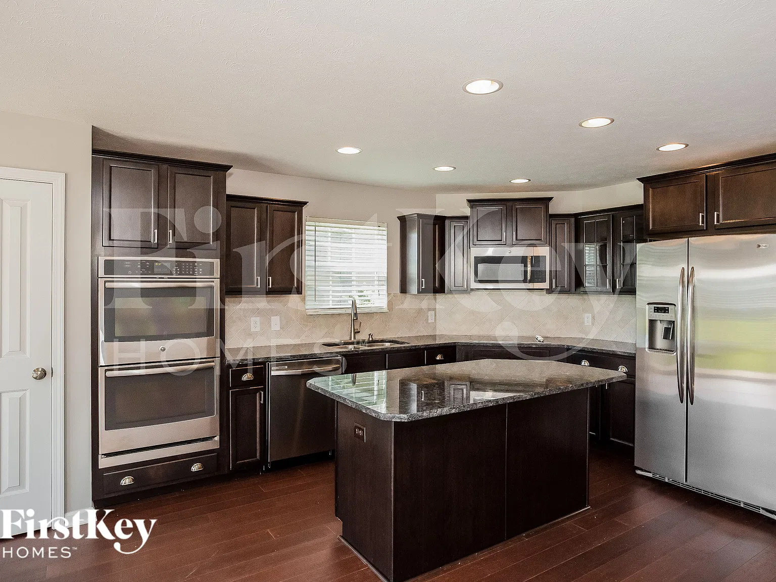 4 bed, 2.5 bath, 2127 sqft, $2,285 — Photo 4