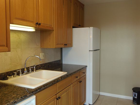 4th image of 16389 Saratoga St