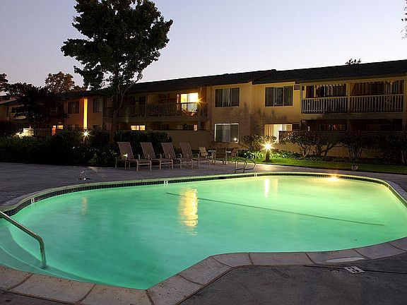 4th image of 1265 N Capitol Ave #33