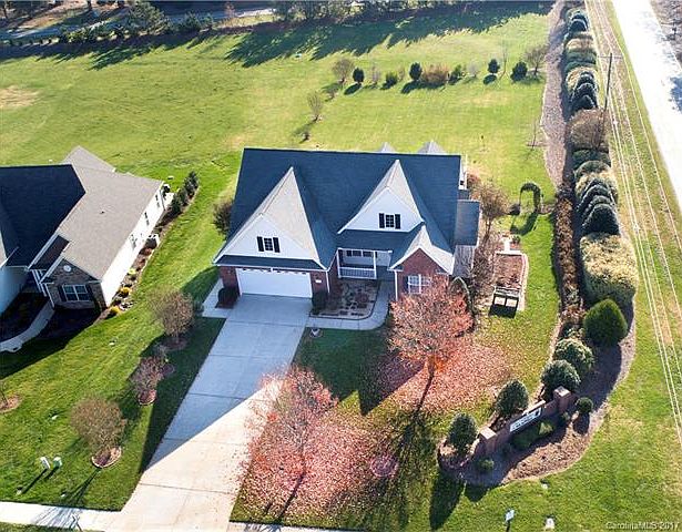1st image of 104 Meadow Crest Ln