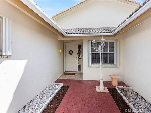 3rd image of 8528 Cutler Ct