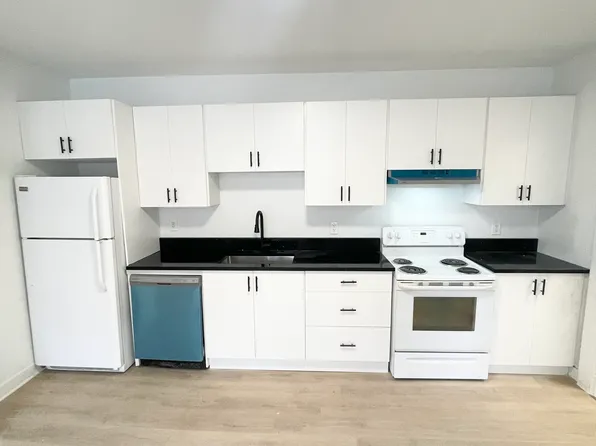 552 Bay St #1, Ottawa, ON K1R 6B7