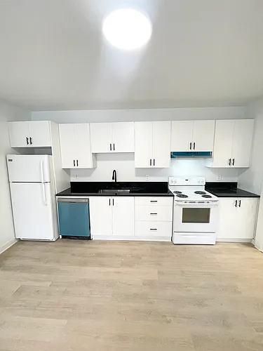 552 Bay St #1 Photo 1