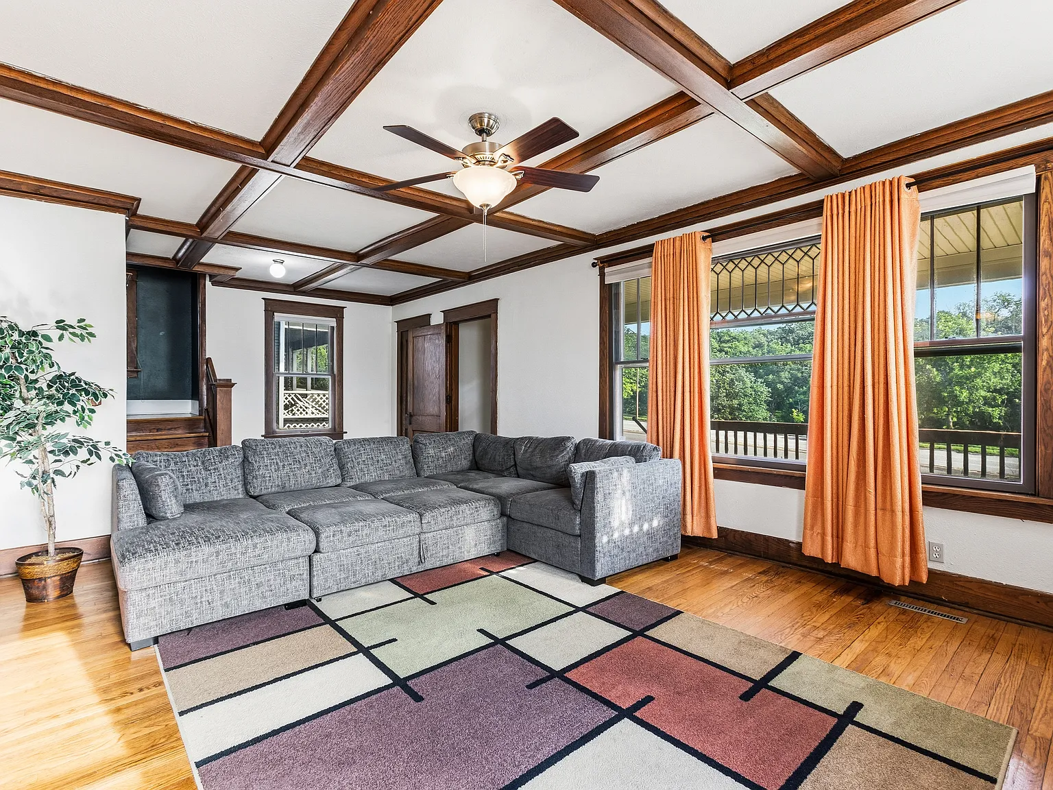 6 bed, 2356 sqft, $2,850 — Photo 3