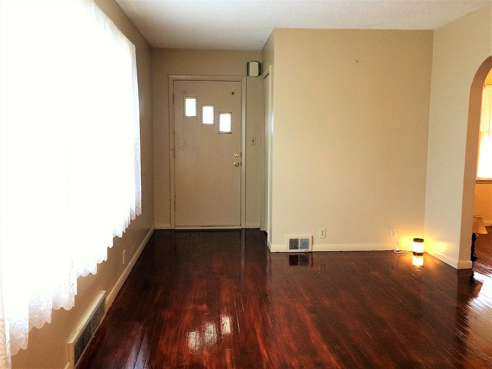Front Door Entrance to the Living Room Area