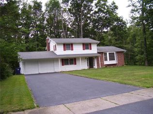 357 Saint Andrews Dr, Rochester, NY 14626