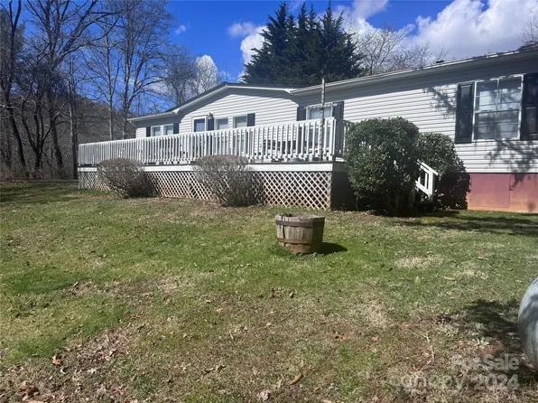 28 Sky Way Ln, Burnsville, NC 28714