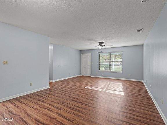 4th image of 11 Wiggins Rd