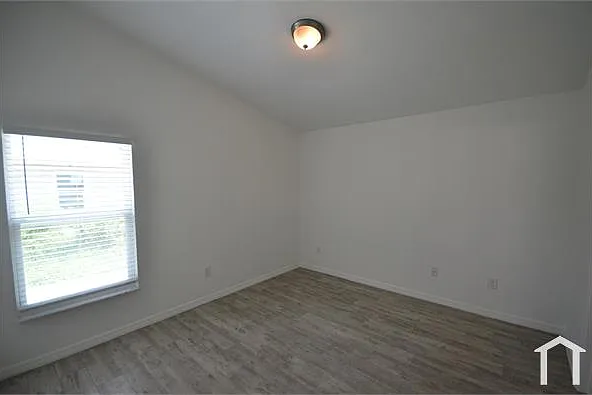 2225 Carver Ave — Photo 18