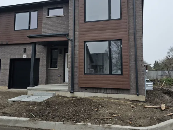 264 Blair Rd W #10, Cambridge, ON N1S 4K9