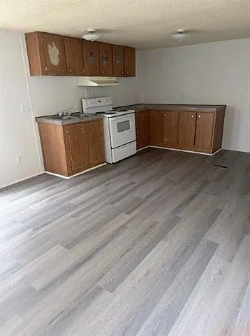 3 bed, 1.0 bath, 600 sqft, $1,275 — Photo 2