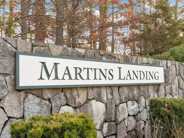 240 Martins Lndg Unit 204, North Reading, MA 01864