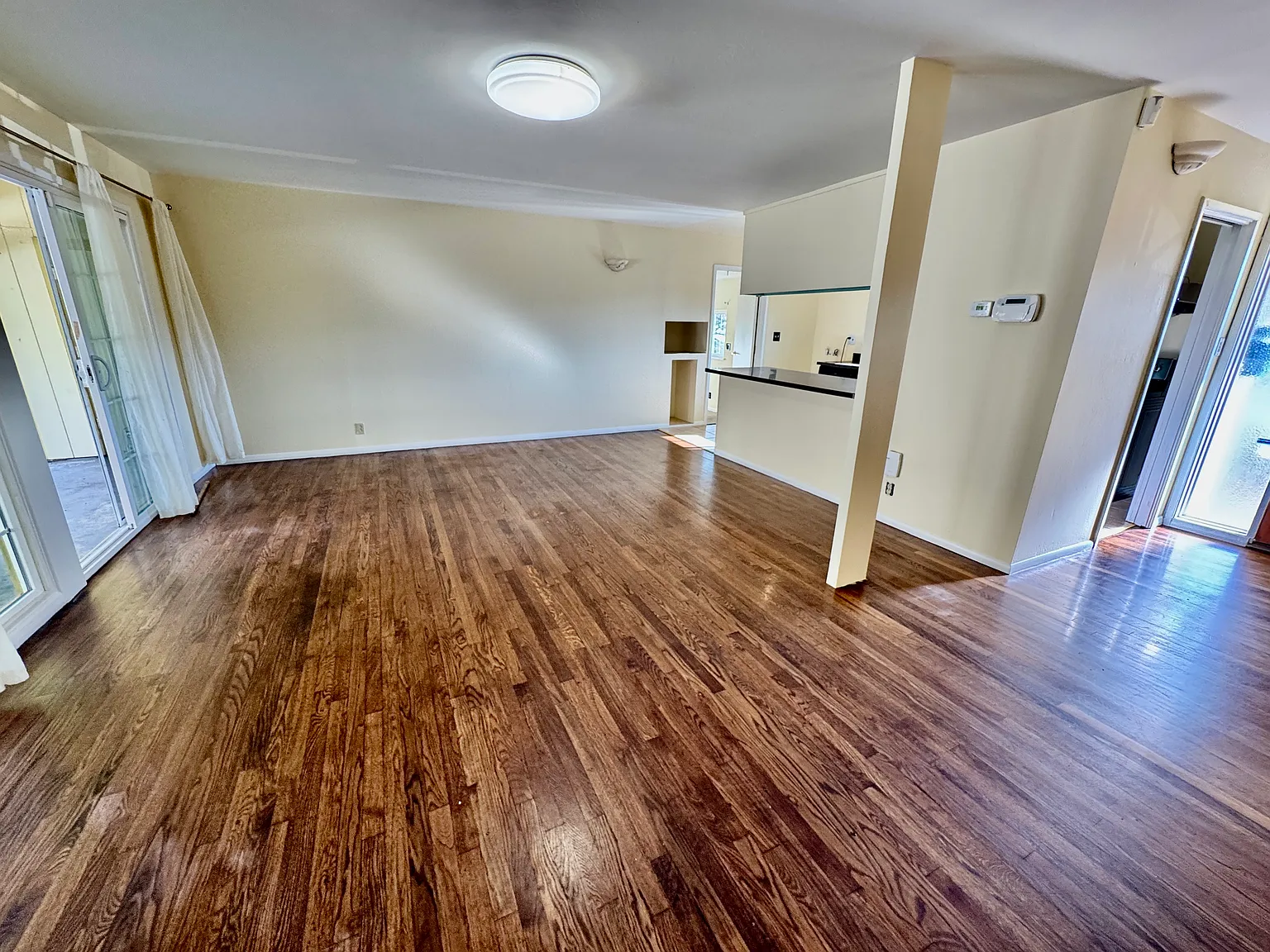 3 bed, 1500 sqft, $3,200 — Photo 4