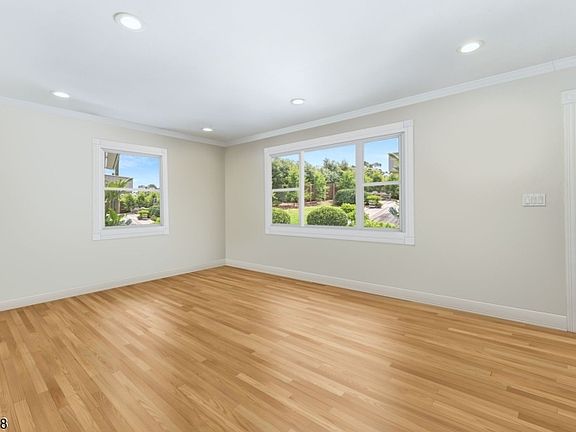 5th image of 95 Cedar Ave