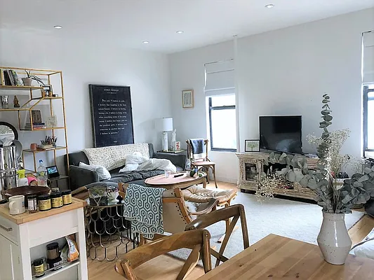 Rented by Dynamik Realty | media 18