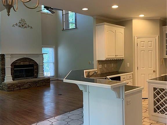 5th image of 6201 Lake Vista Dr