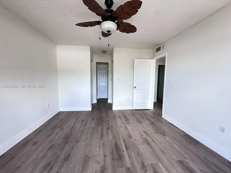 365 NE 125th St #306 — Photo 9