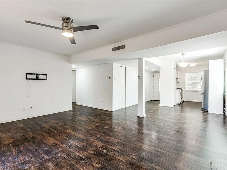 1300 Pioneer Ln — Photo 6