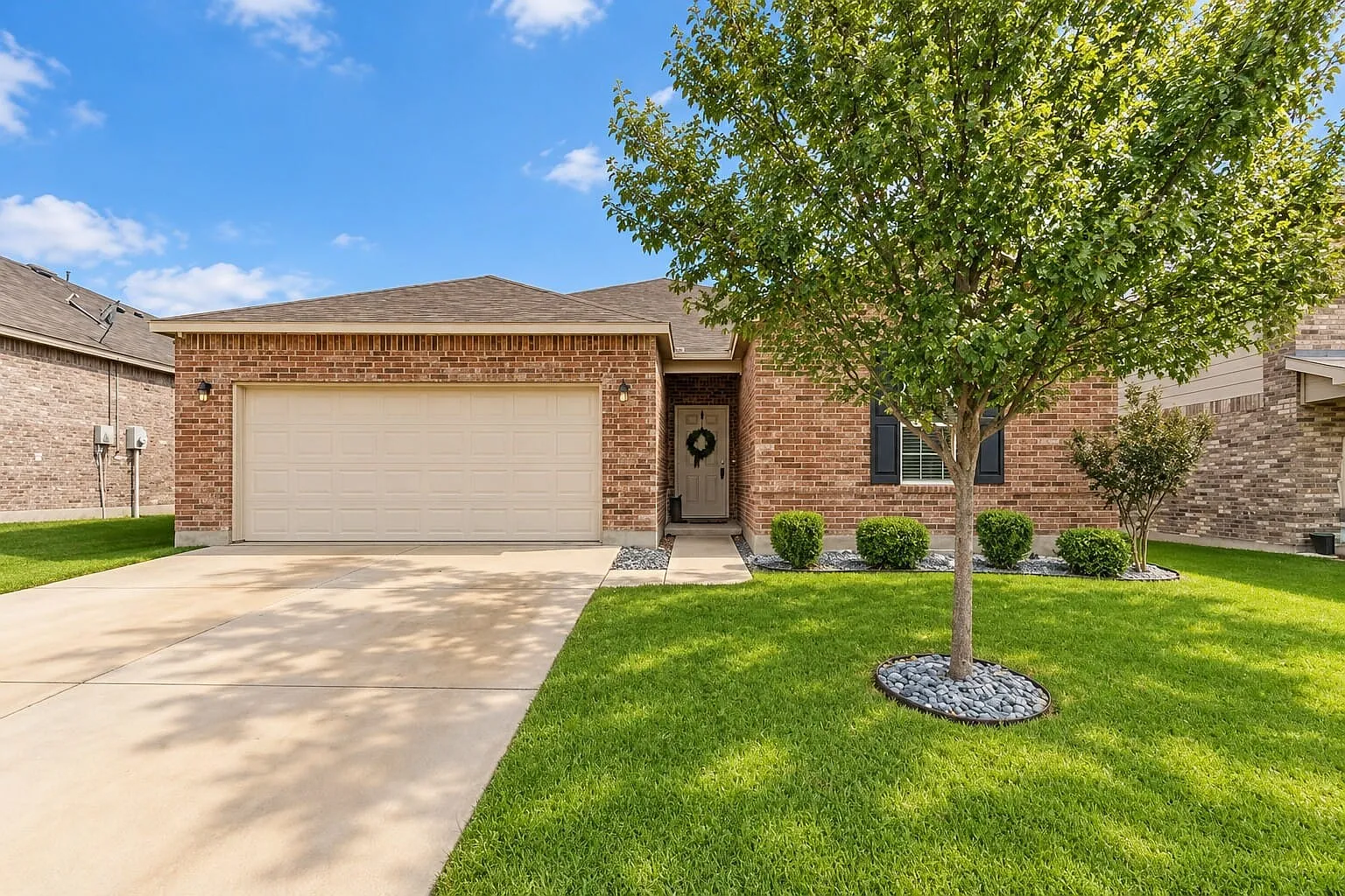 3 bed, 2.0 bath, 1661 sqft, $1,950 — Photo 1
