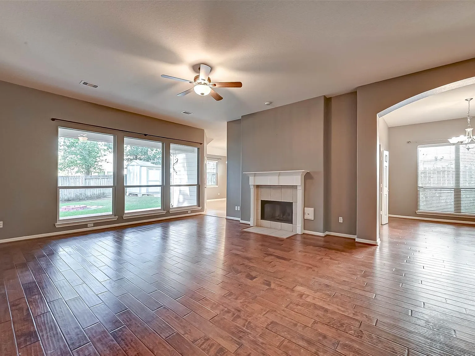 3 bed, 2.0 bath, 2123 sqft, $1,975 — Photo 4
