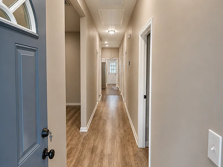 811 Elliott Ave — Photo 2