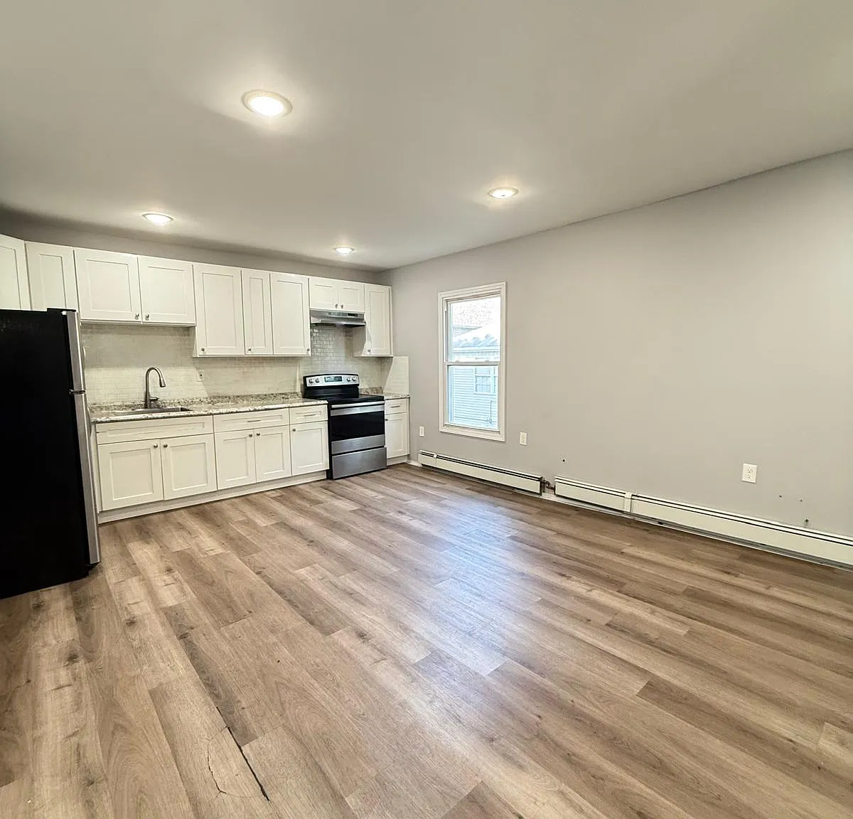 4 bed, 1200 sqft, $3,200 — Photo 3