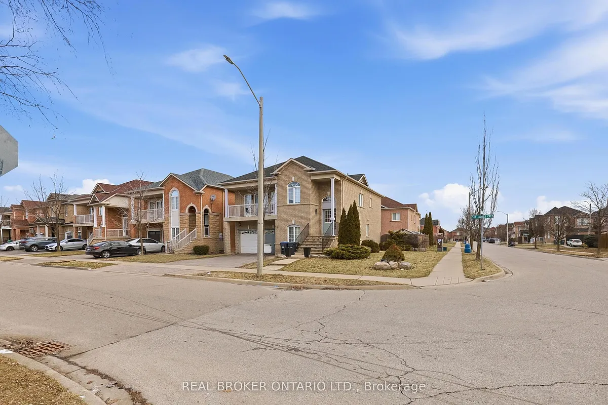 Building Photo - 2 Sir Jacobs Cres #MAIN