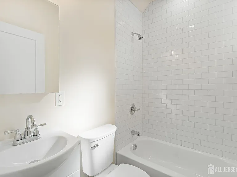 826 George St #1STFL — Photo 15