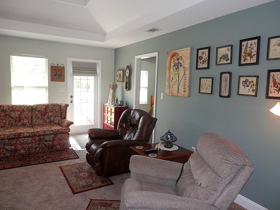 5th image of 202 Lauren Ln