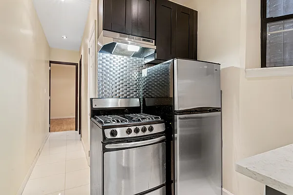 Rented by Safdie Realty Group | media 16