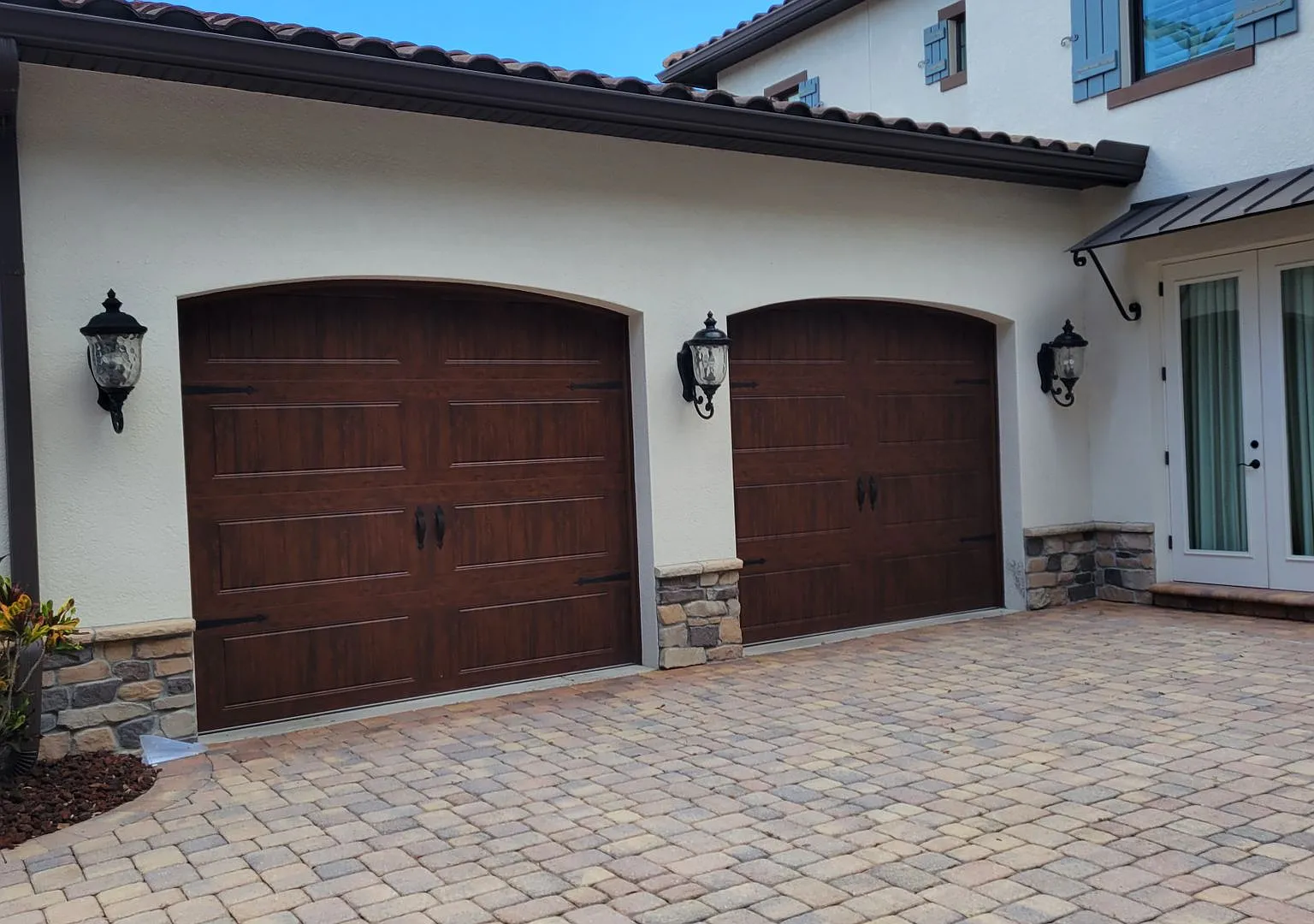 Seasonal stunning 5/5 pool home west of trail near Siesta Key! — Photo 3