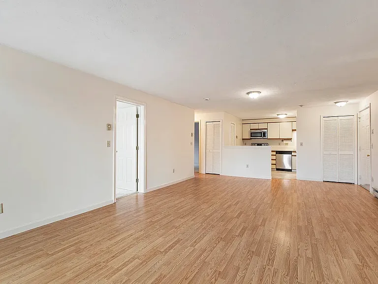 11 Gibbs St #I — Photo 1