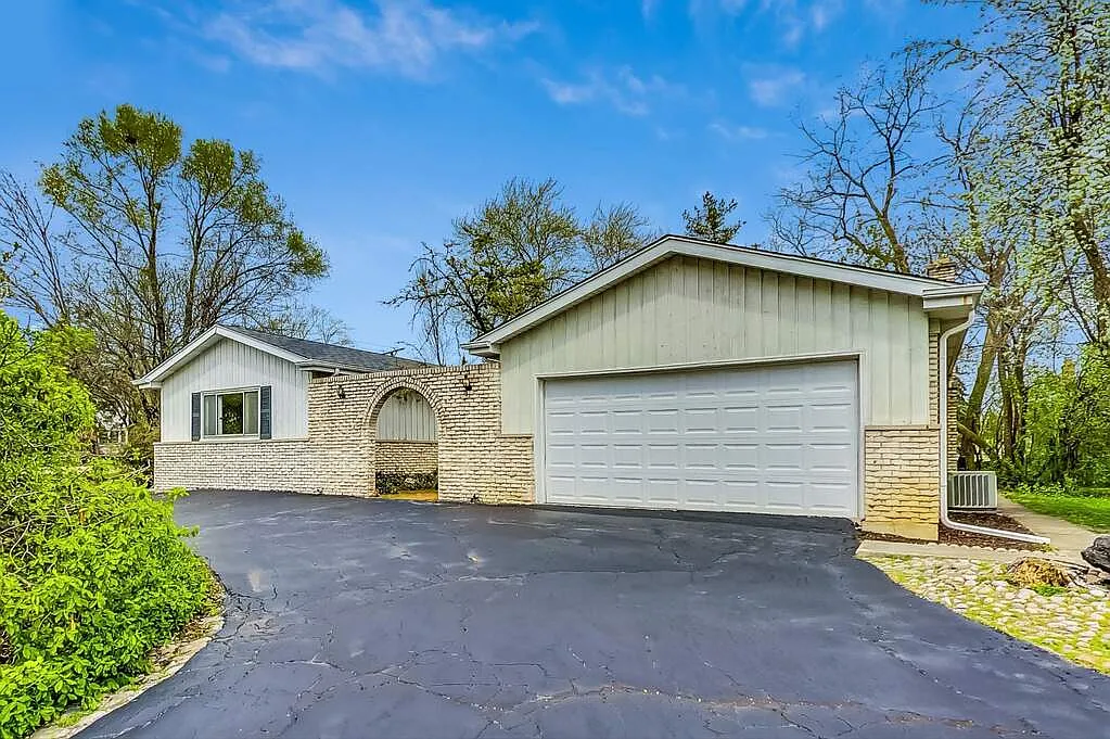 2744 Koepke Rd photo 1
