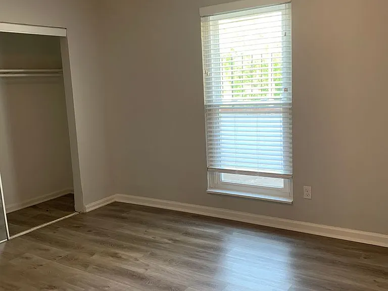 3909 Kenwood Ave — Photo 21